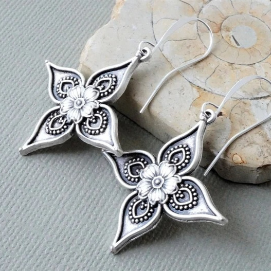 Hollow Flower Earrings Vintage Graceful And Fashionable