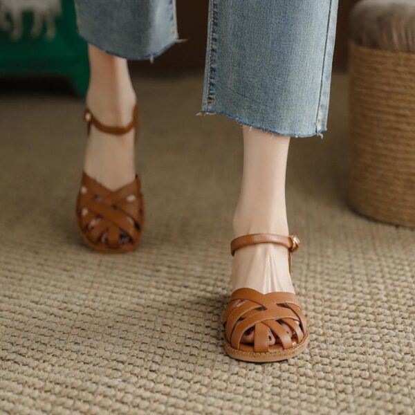 Female Flat Simplicity Word Strap Closed Toe Sandals