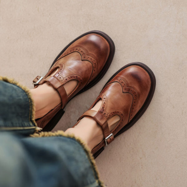 Women's Carved Chunky Heel Platform Round Toe Leather Shoes