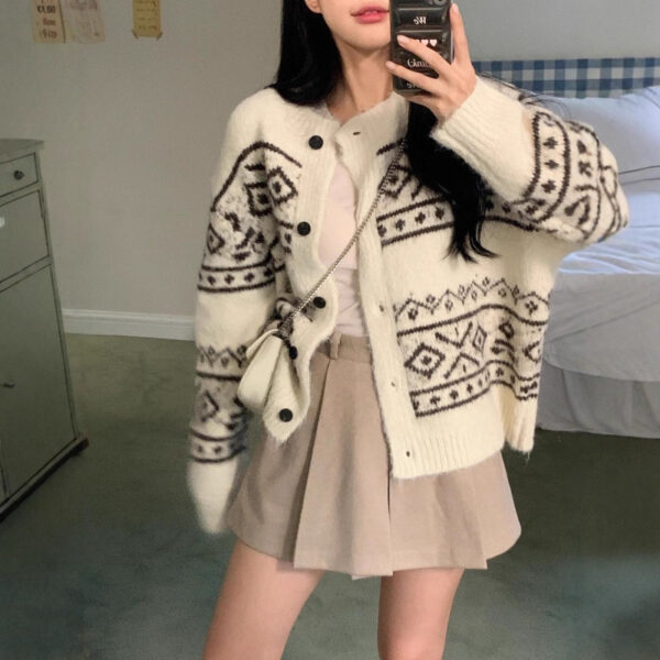 Casual Women's Sweater Geometric Pattern Round Neck Knitted Cardigan