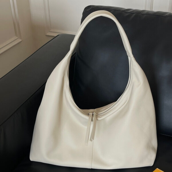 High-grade Large Capacity Crescent Shoulder Underarm Bag